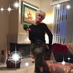 Meet your Posher, Elissa